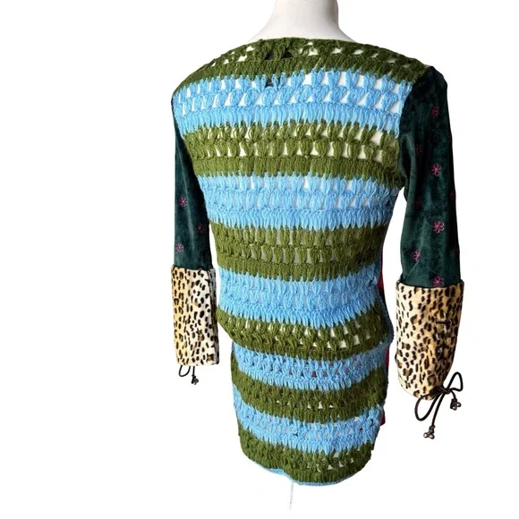 Vintage CUSTO BARCELONA Artistic Psychedelic
Print Velvet Top, Sz L (runs small) - Picture 6 of 13